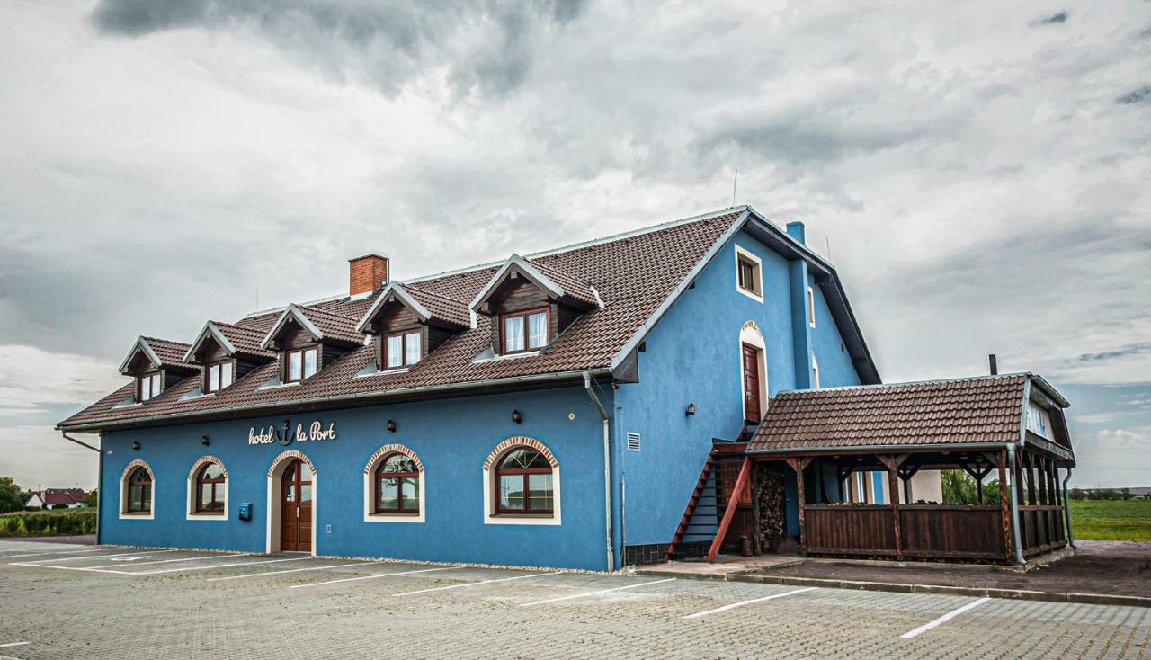 Hotel La Port à Znojmo Extérieur photo